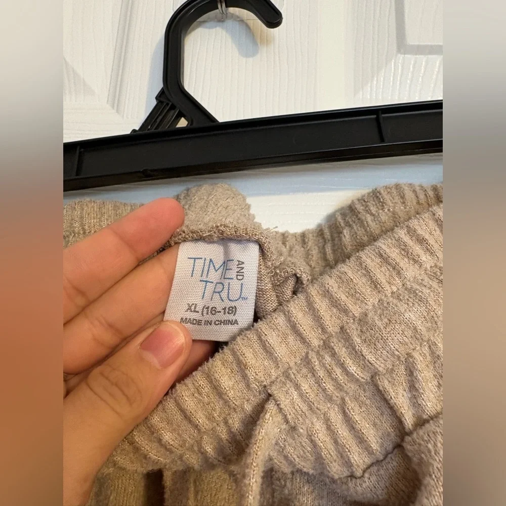 Time and Tru Wide Leg Hacci Pants Pull-on Comfy & cozy stretchy tan cropped - Picture 5 of 8